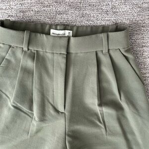 Abercrombie & Fitch - Tailored Wide Leg Pant